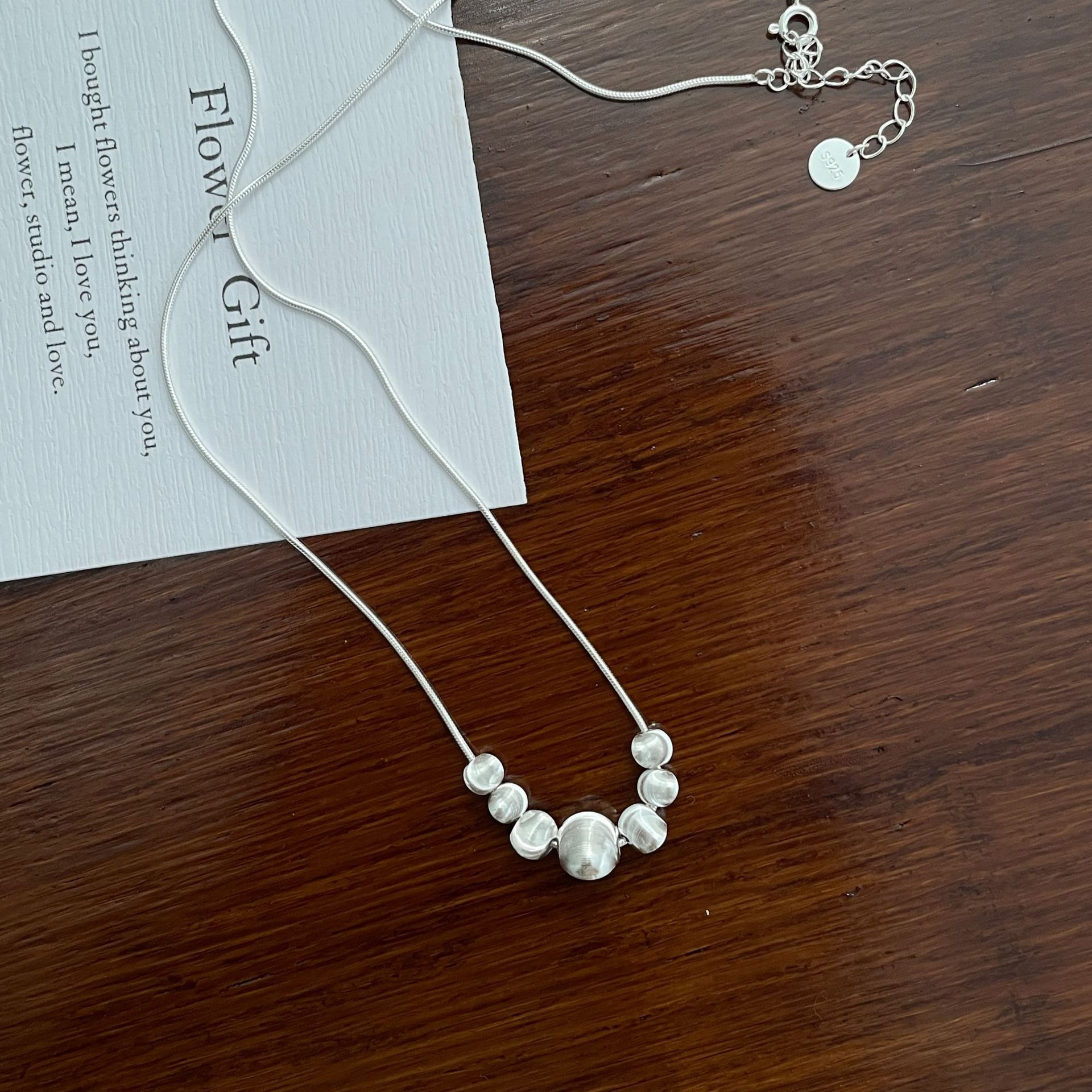 Stylish And Minimalist Design Women&