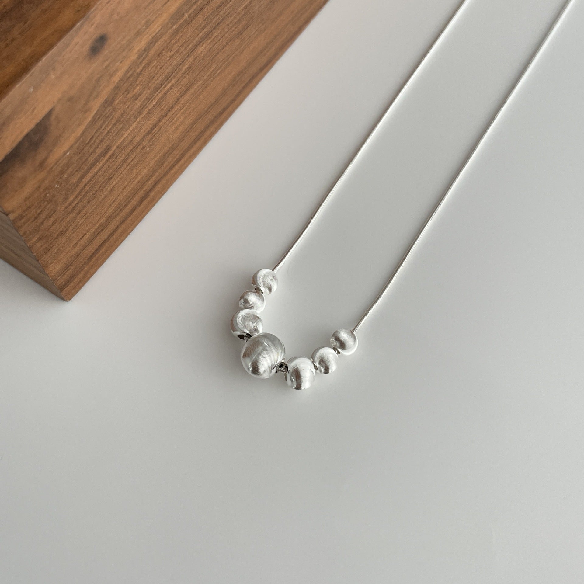 Stylish And Minimalist Design Women&