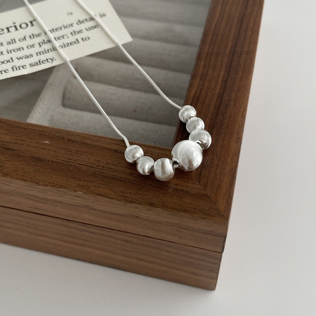 Stylish And Minimalist Design Women&