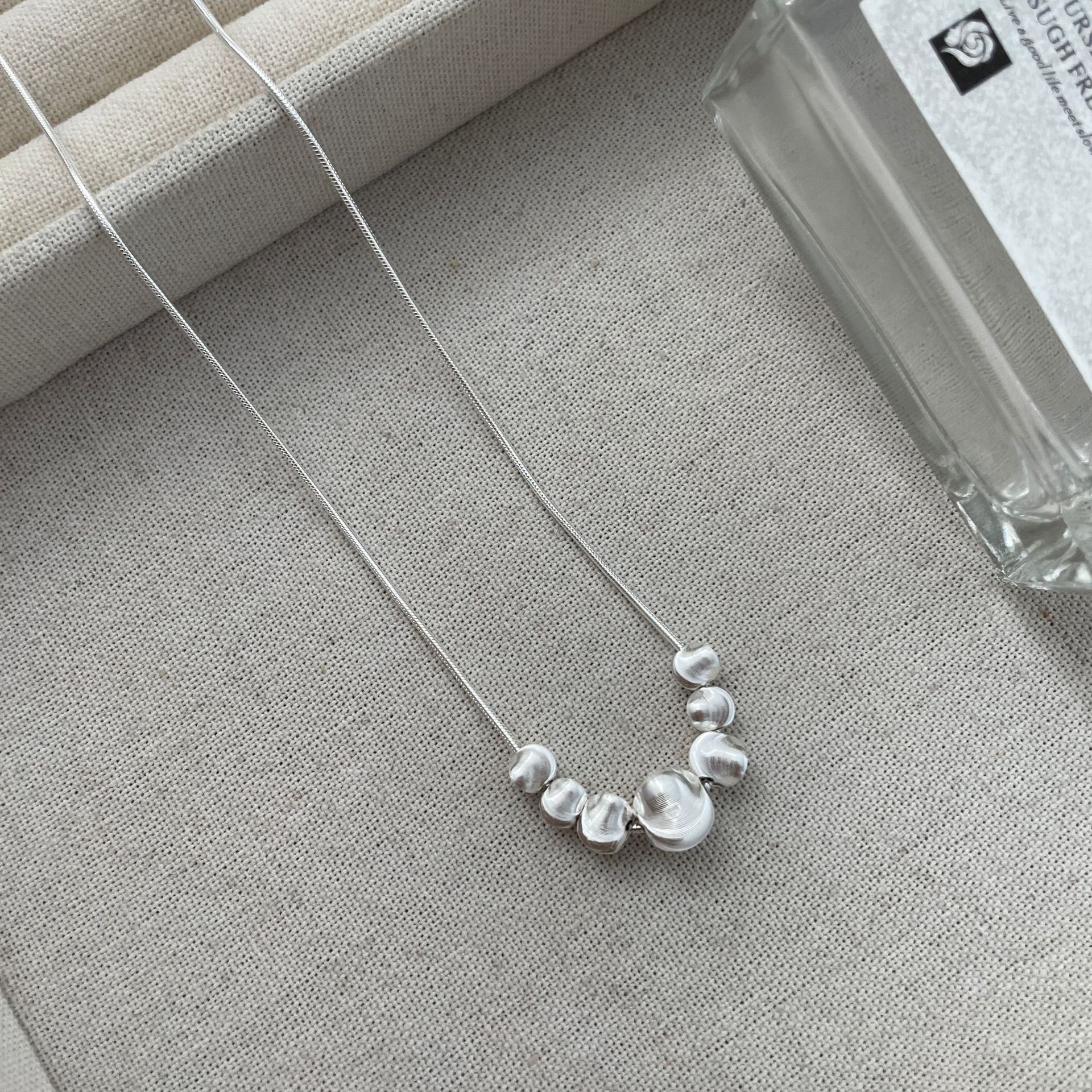 Stylish And Minimalist Design Women&