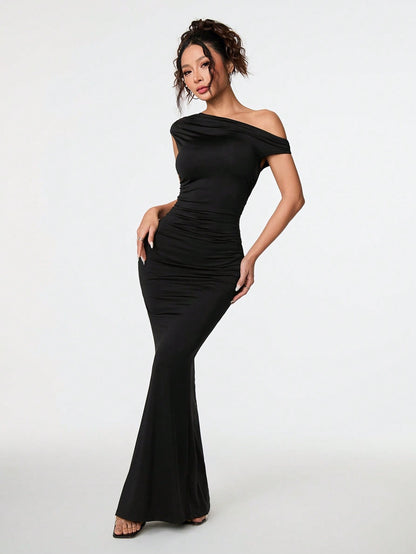Off-shoulder Slant-neck Black Evening Gown Maxi Dress